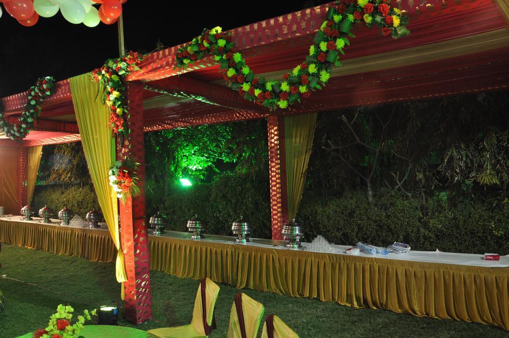 Hotel Ganpati Palace Mathura Εξωτερικό φωτογραφία